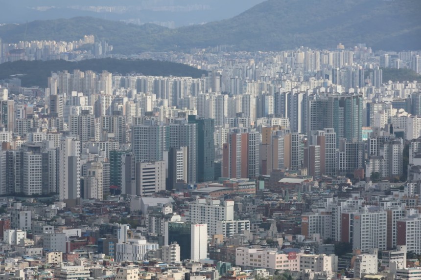 서울 남산에서 바라본 아파트 단지./연합뉴스