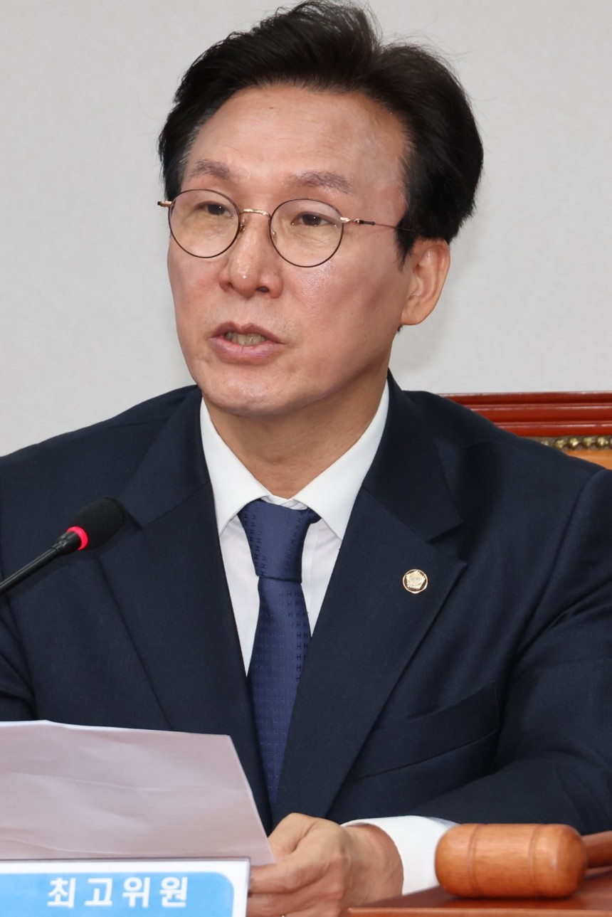 더불어민주당 김민석 최고위원이 4월 18일 서울 여의도 국회에서 열린 최고위원회의에서 발언하고 있다. 사진=연합뉴스
