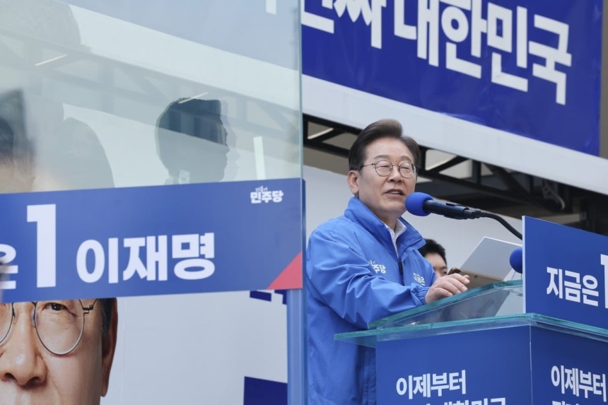 이재명 더불어민주당 대선 후보가 19일 서울 용산역 광장에서 열린 집중유세에서 연설하고 있다.  사진=한국경제신문