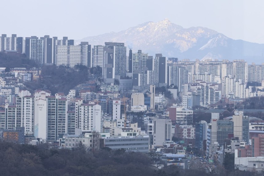 서울 종로구 한 건물에서 바라본 서울시내 아파트.  사진=임형택 기자