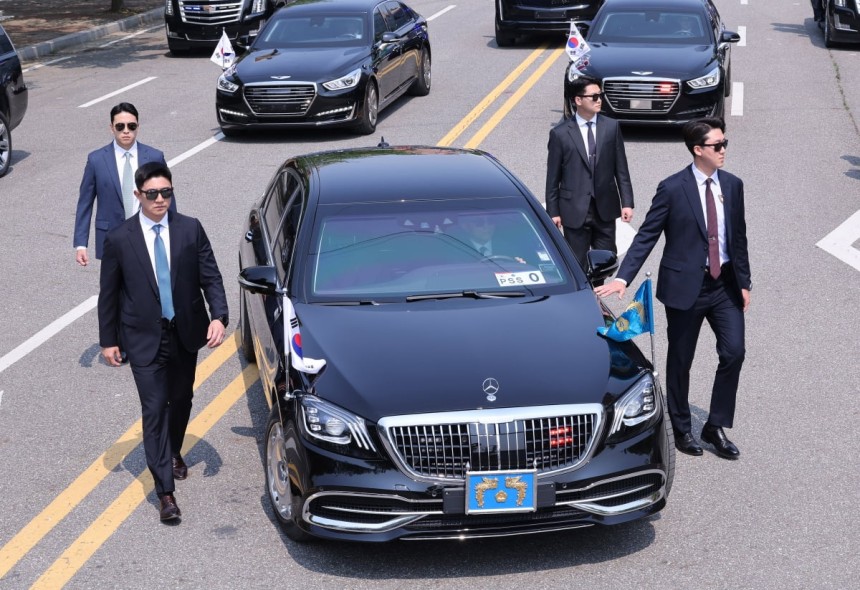 제21대 대통령 취임식을 앞둔 27일 경기 김포 대통령경호처 경호안전교육원에서 경호관들이 퍼레이드 모터게이드 시연을 하고 있다./대통령실사진기자단