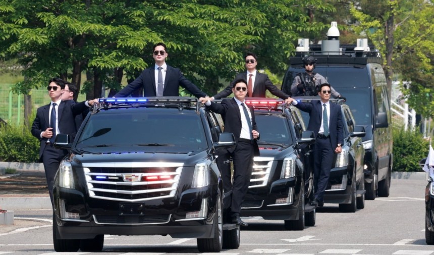 서울 강서 대통령경호처 경호안전교육원에서 경호관들이 차량 퍼레이드 훈련을 하고 있다.  사진=한국경제신문