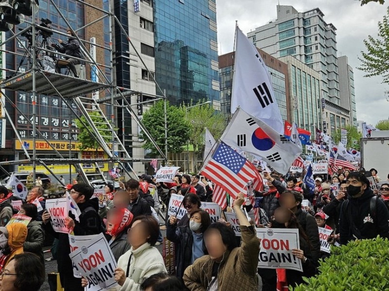 "<b>부정선거</b>" vs "내란청산"...서울 곳곳서 주말<b>집회</b>