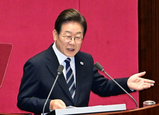 이재명 대통령이 26일 국회 본회의장에서 추가경정예산 시정연설을 하고 있다. (연합뉴스)