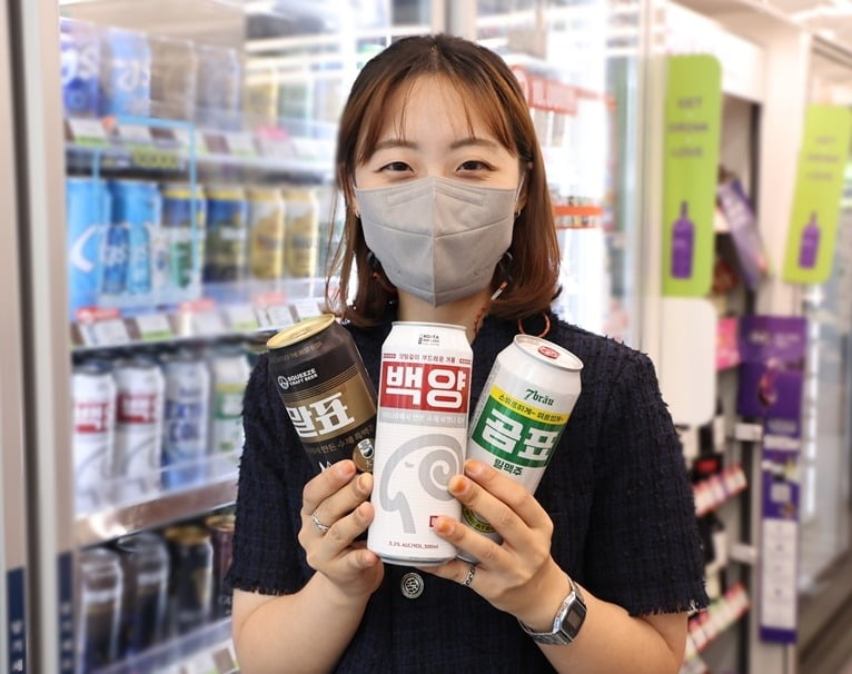 소비자들의 외면을 받으면서 편의점 냉장고 칸에 가득했던 수제 맥주는 더 이상 찾기 어렵게 됐다.  사진=한국경제신문