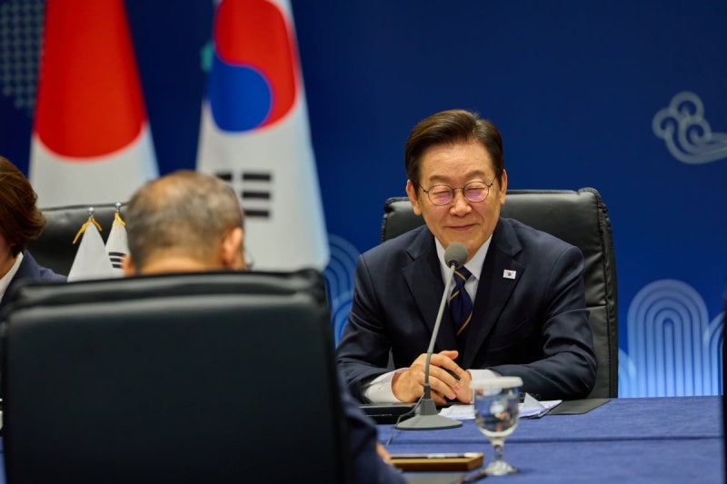 이재명 <b>대통령</b> <b>지지율</b> 60%