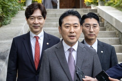 <b>장동혁</b>, '아파트 4채' 비판에 "다해야 8.5억…<b>투기</b>용 아냐"