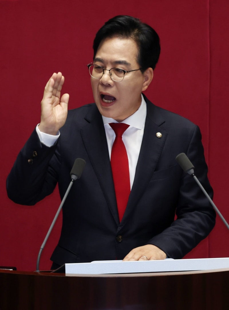 [속보]송언석 "<b>한중</b><b>회담 빈수레</b> 외교…서해구조물 등 현안 해결 못 해"
