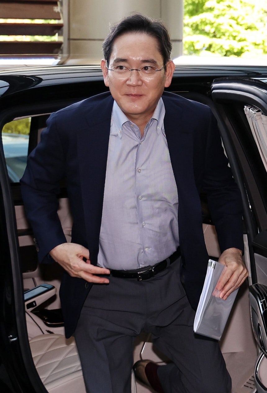 이재용 삼성전자 회장이 2025년 8월 24일 서울 강서구 김포비즈니스항공센터에서 한미 정상회담 경제사절단 동행을 위해 미국으로 출국하고 있다. 사진=뉴스1