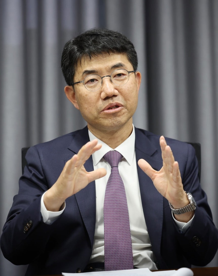 세종이 매출 4300억원을 돌파하며 업계 3위로 올라서는 대약진을 이뤄냈다.오종한 세종 대표변호사.사진=한국경제신문