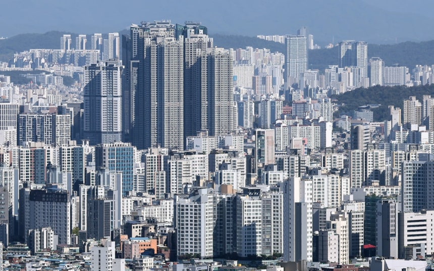 서울 남산에서 바라본 아파트 단지 모습. 2025.10.27/뉴스1