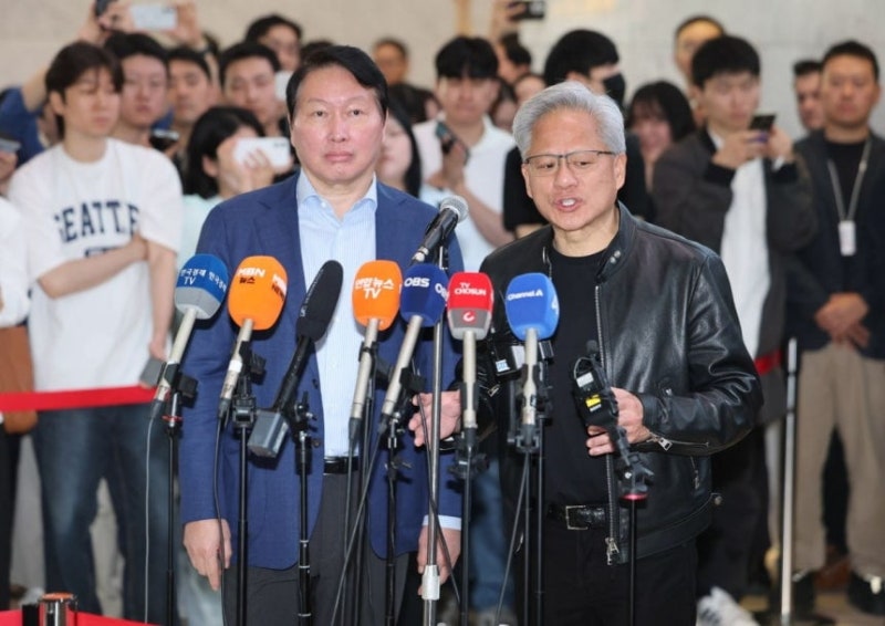 젠슨 황 "주식 급락? 지금은 싸게 살 때"