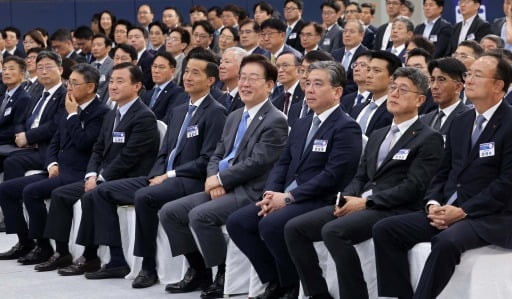 李대통령 "남해안 우주항공 산업벨트 구축…국가역량 총동원"