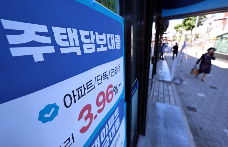 “영끌·빚투족 피눈물” <b>주담대</b> 이자 1.8조 폭증