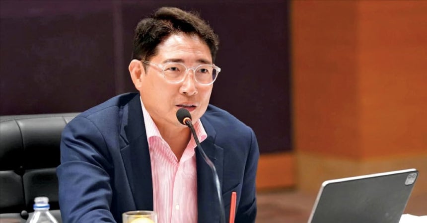 조현준 효성 회장이 글로벌 현장 주재원 및 현채인들과 만나 사업 방향을 점검하고 소통의 시간을 갖고 있다.  효성 제공