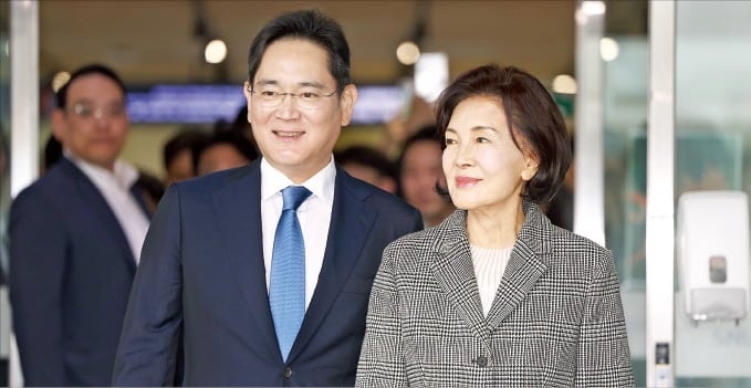 “<b>홍라희</b> 통 큰 <b>증여</b>” 이재용 <b>삼성전자 지분</b> 1.75% 상승