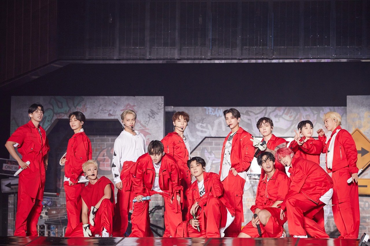 [Y현장] <b>세븐틴</b>·캐럿의 화려한 재회…월드투어 'BE THE SUN' 개막 (종합...