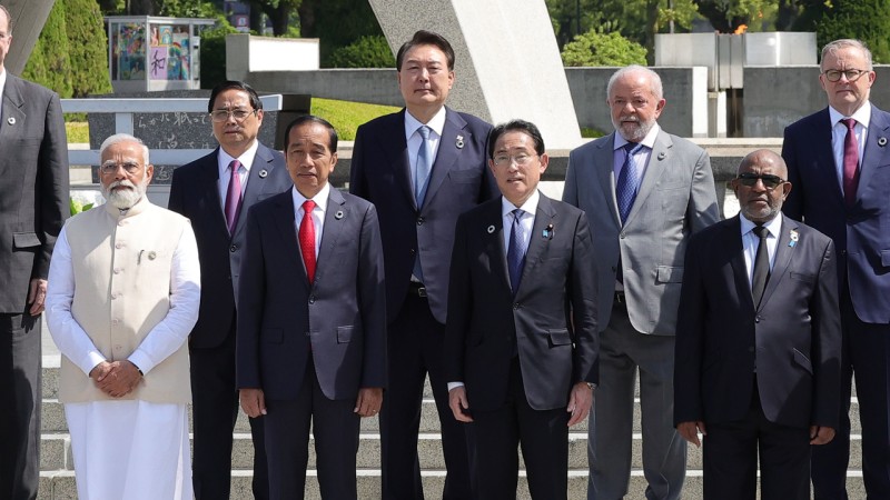 [현장영상+] G7 초청국 히로시마 원폭 자료관 방문...尹 <b>부부</b>도 동반