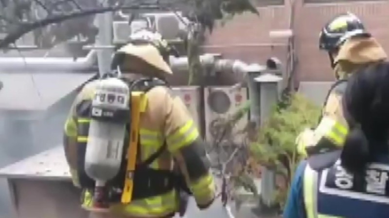 <b>강남</b>구 신사동 골목에서 <b>불</b>...15분 만에 꺼져