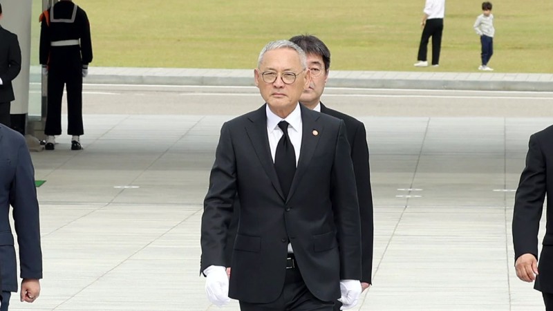 유인촌 신임 문체부 장관, 현충원 참배...<b>재가</b> 뒤 첫 일정