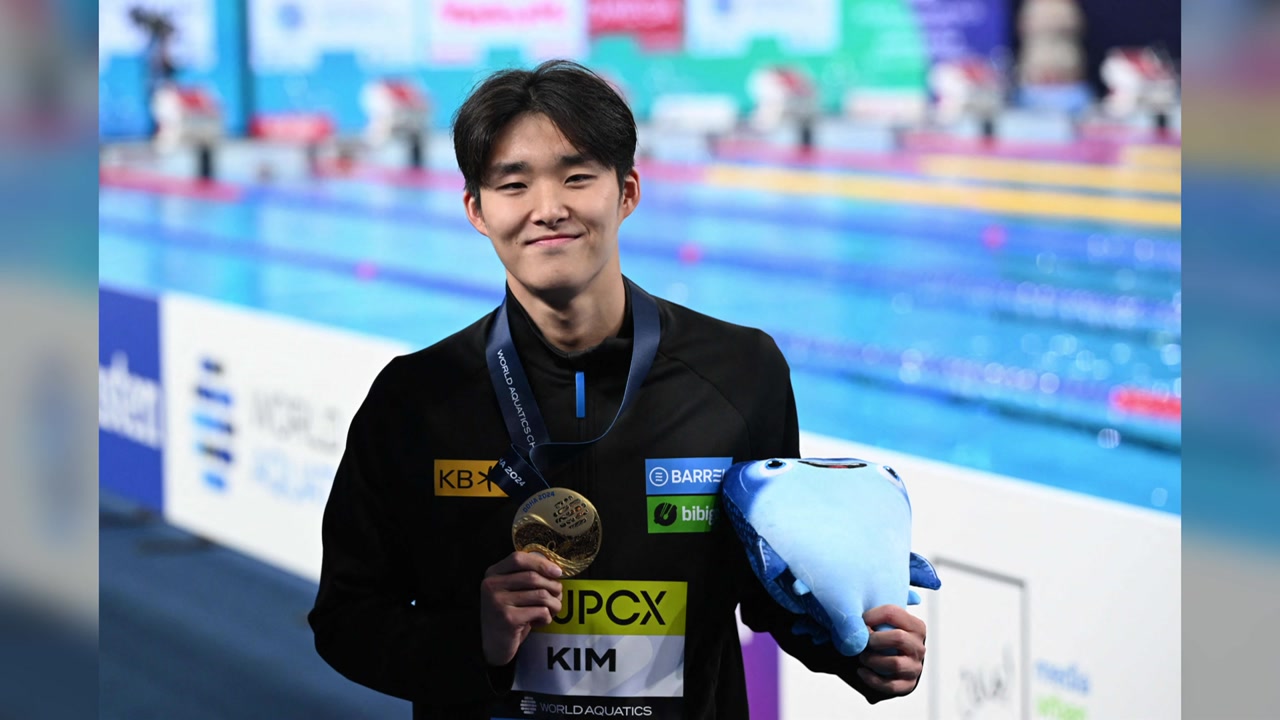 <b>김우민</b>, <b>세계</b>수영<b>선수권</b> 남자 <b>자유형</b> 400m 금메달 획득