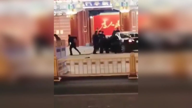 <b>시진핑</b> 관저로 차량 돌진...1인 독무대로 끝난 中 <b>양회</b>