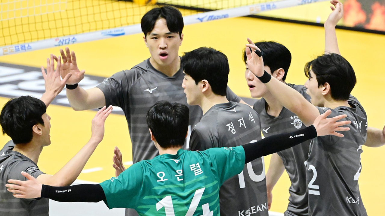 <b>대한항공</b>, <b>정규리그</b> 우승...4년 연속 통합 우승 도전