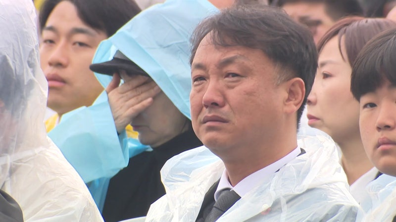 '4·3 봄바람이 평화의 씨 뿌리길'...제76주년 <b>제주</b> 4·3 <b>희생자 추념식</b> 봉행