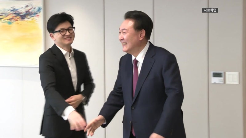尹, '<b>한동훈</b> 비대위'에 <b>오찬</b> 제안...韓 "<b>건강상</b> 불참"
