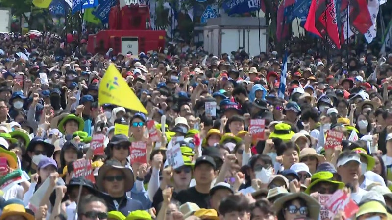 양대 노총 '<b>노동절</b>' 도심 <b>집회</b>...'반노동' 정책 규탄