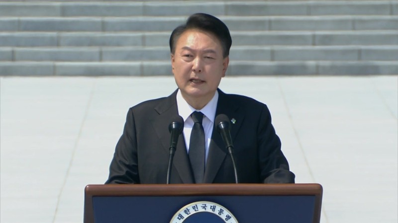 [현장영상+] 尹, 제69회 <b>현충일</b> 추념식 참석..."호국 영웅들께 경의"