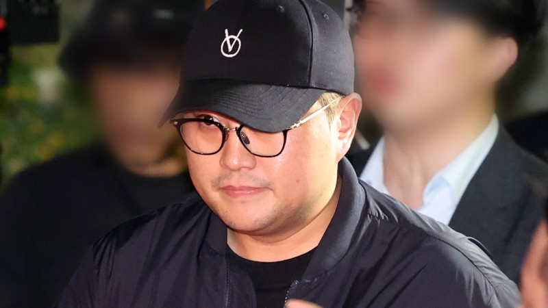 SBS 출신 <b>개그맨</b>, 김호중 소속사·정찬우 고소…무슨 일?