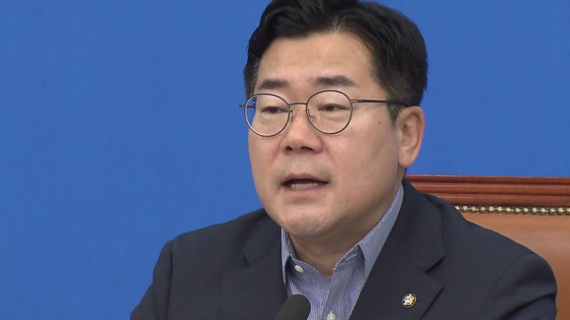 <b>박찬대</b> "與, <b>김병주 제명</b>하려면 尹도 <b>제명</b>해야"