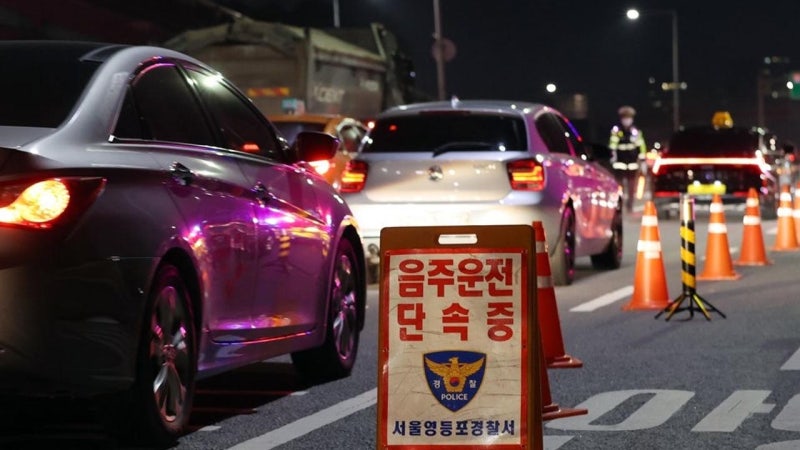 <b>개그맨</b> K씨, 만취 운전하다 중앙분리대 충돌...차량 <b>전복</b>