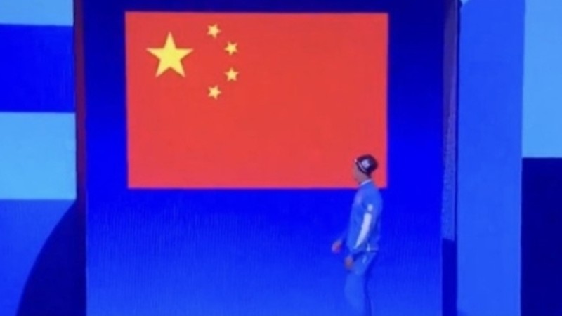 "실수 연발" 파리올림픽…아르헨 <b>선수</b> 등장에 中<b>국기</b> 띄워