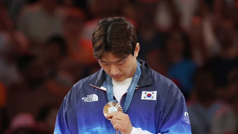 남자 <b>유도</b> 81kg <b>이준환</b>, 세계 1위 꺾고 <b>동메달</b>