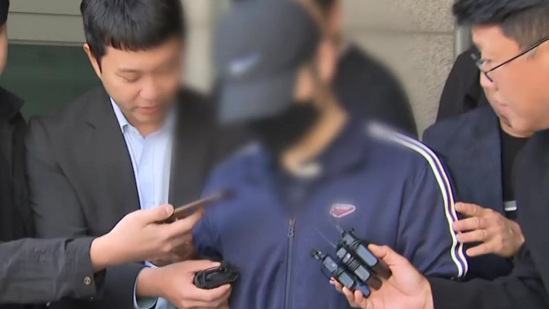 [현장영상+] '<b>북한강 시신</b> 훼손' 피의자 2차 조사 위해 이송