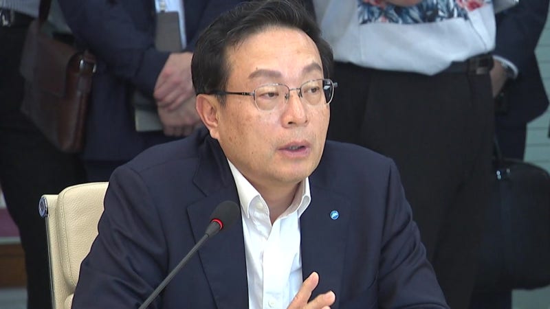 '친인척 부당대출' <b>손태승</b> 전 <b>우리</b>지주 <b>회장</b> 구속 기로