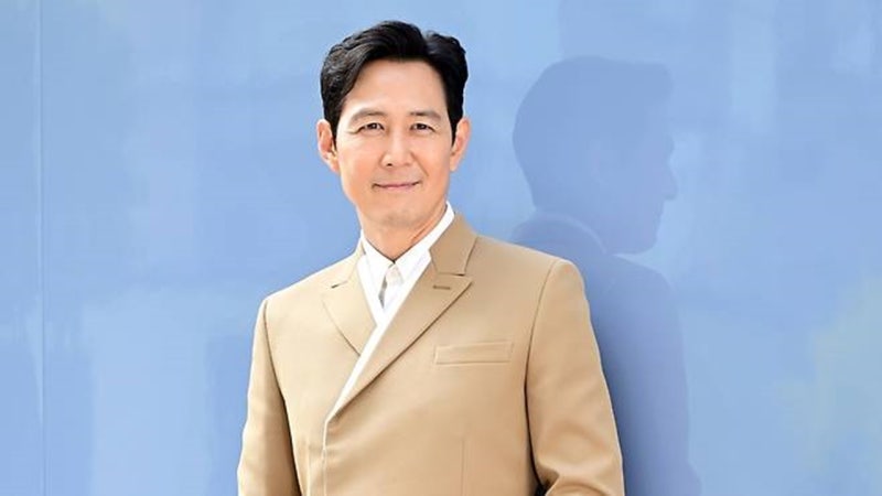 <b>이정재</b>, 합병 앞둔 아티스트유나이티드 부당 거래 의혹에 밝힌 입장