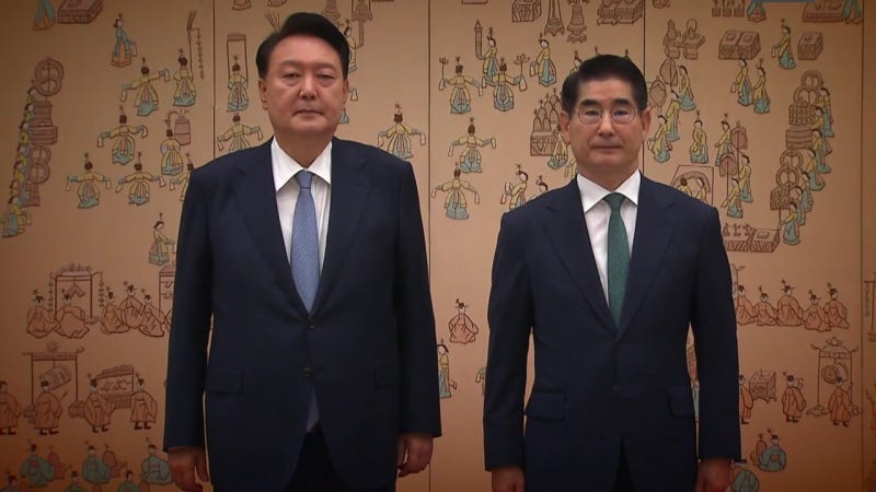 <b>검찰</b>, 김용현 영장 청구...윤석열 대통령 수괴 판단