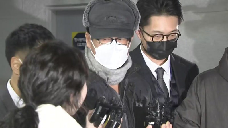 '<b>계엄 모의</b>' <b>노상원</b> 전 정보사령관 구속 <b>송치</b>...질문에 묵묵부답