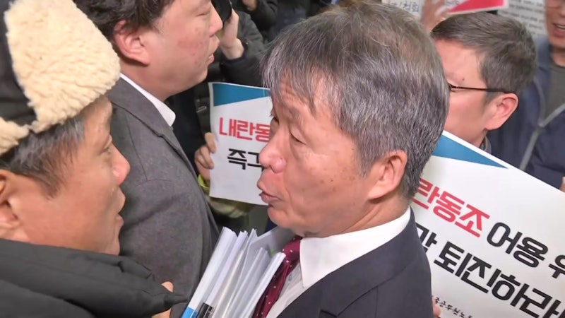 [속보] '<b>윤석열</b> 대통령 <b>방어권</b> 보장' <b>인권위</b> 회의 파행 중