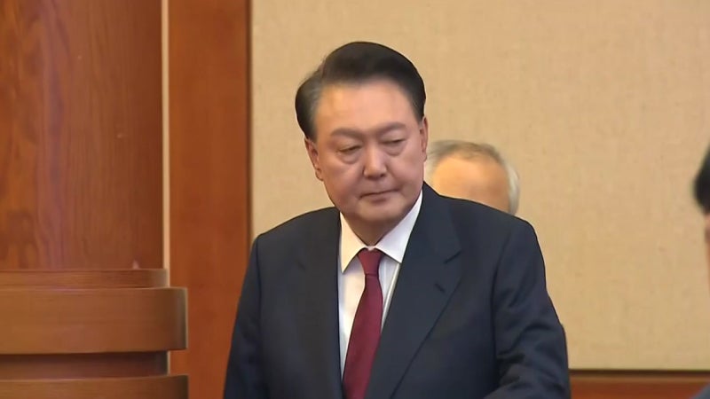 윤 대통령 <b>구속 연장 불허</b>에...검찰 "<b>연장</b> 재신청"