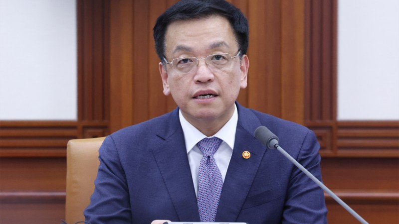 [속보] 최상목 "<b>반도체</b> 연구개발 <b>특별연장근로</b> 6개월 <b>확대</b> 특례 신설"