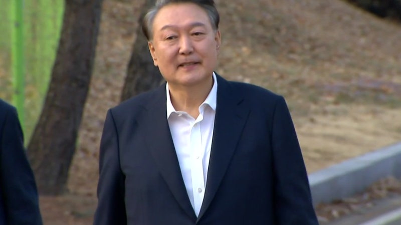 윤 <b>대통령</b>, 내일 <b>탄핵</b>심판 <b>선고</b> 불출석..."질서유지 등 고려"