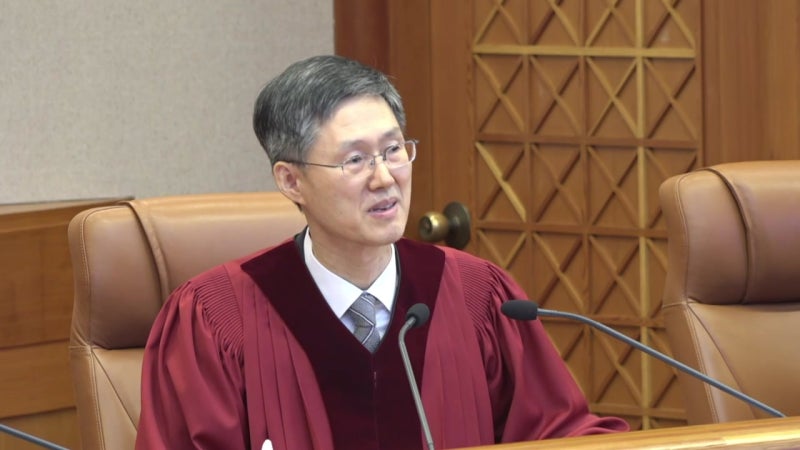 [속보] <b>문형배</b> "탄핵심판 원만히 진행...언론·<b>경찰</b>에 <b>감사</b>"