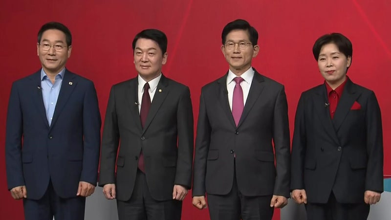 <b>안철수</b>-<b>김문수</b> '<b>계엄</b>·<b>탄핵</b>' 설전...이재명 공약 찢은 양향자