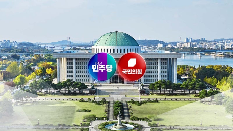 "<b>김문수</b>, 내란 바다 허우적" vs "총통제 불행 위기"