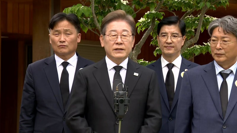 [현장영상+] <b>이재명</b> "요즘 정치가 정치 아닌 전쟁인 것 같아 불편"