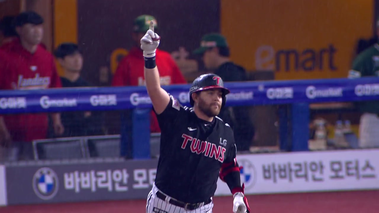 LG, SSG 잡고 선두 질주...<b>염경엽 감독</b> 600승